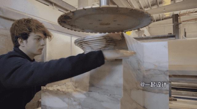 星巴克首席执行官哪里人,星巴克的设计是谁设计的