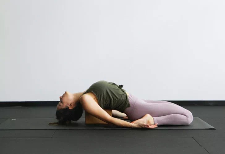 瑜伽跪姿怎么解决痛,瑜伽坐姿膝盖疼是什么原因