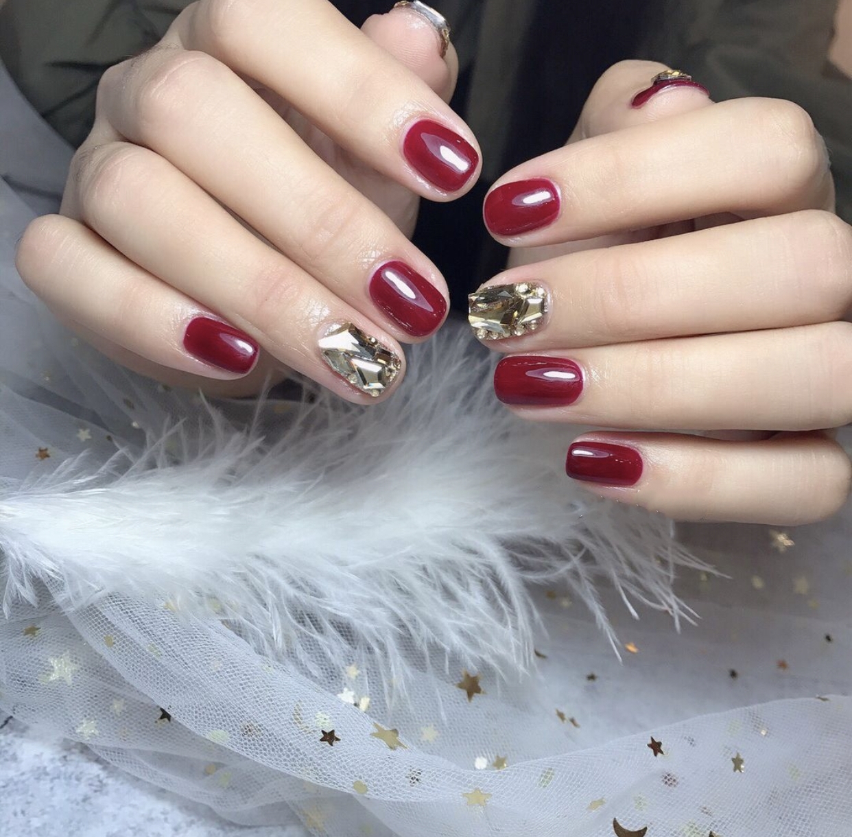 简约高级珍珠钻石美甲,钻石美甲款式简约