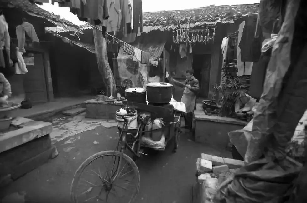 终于被我吃到了！这一锅90年代的麻辣烫，才是咱老成都挂念的市井味啊！