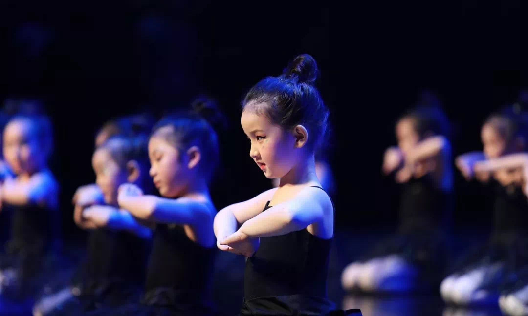 儿童舞蹈基本功训练在家练习6岁,舞蹈的基本功到底是什么