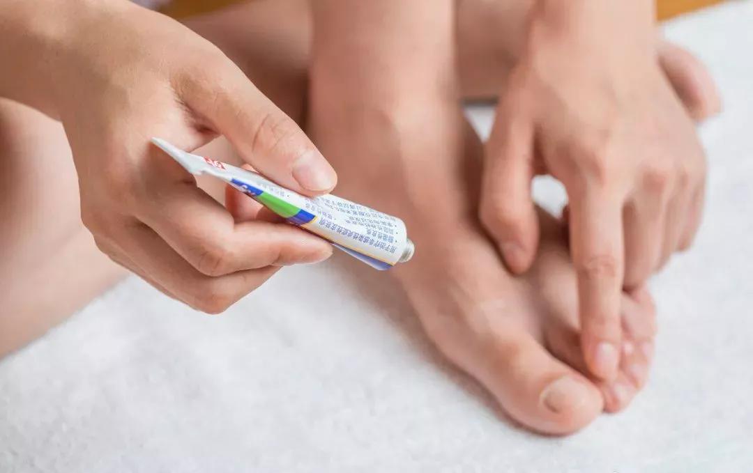 天气一热脚就脚臭?教你5招,远离脚气