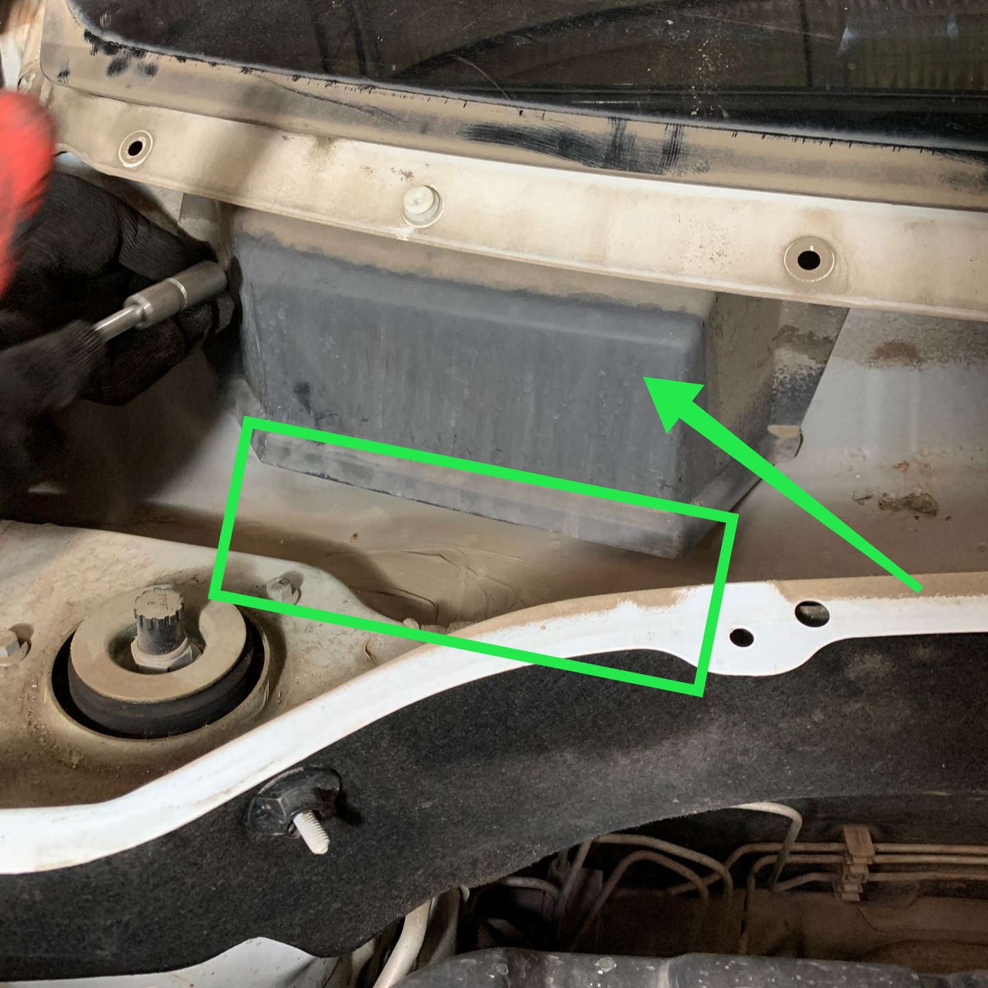 车辆换了空调滤芯怎么还有怪味,出风口有一股酸味换滤芯能解决吗