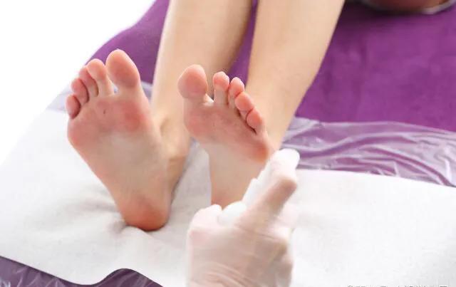 脚气怎么治专家现场演示,如何治脚气和脚汗