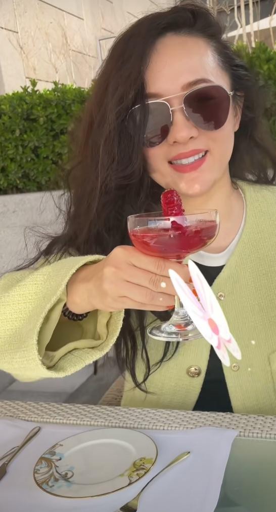 霍思燕喂鸵鸟,霍思燕鸵鸟