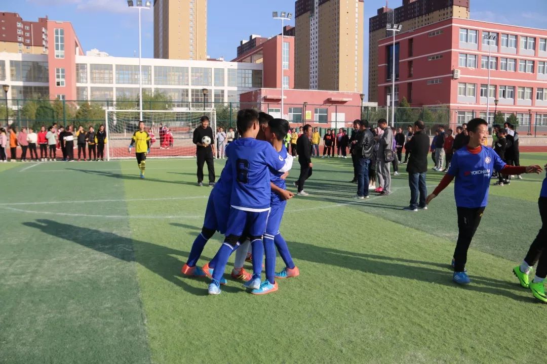 定边县东关小学足球队比赛视频,榆林市定边县第三中学足球联赛