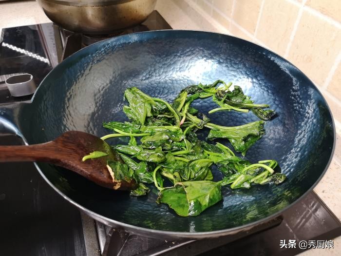 买的新锅不用猪油如何开锅,刚买的新锅咋弄炒菜就不粘锅了