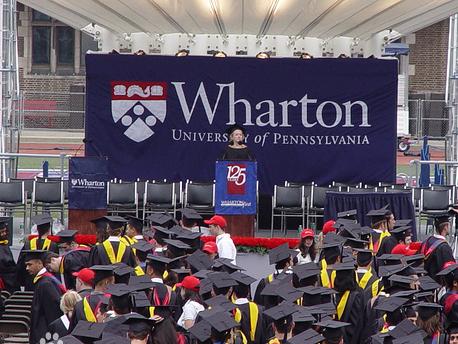 空姐和经济学教授谈个恋爱,经济学家郎教授让空姐背900万债务