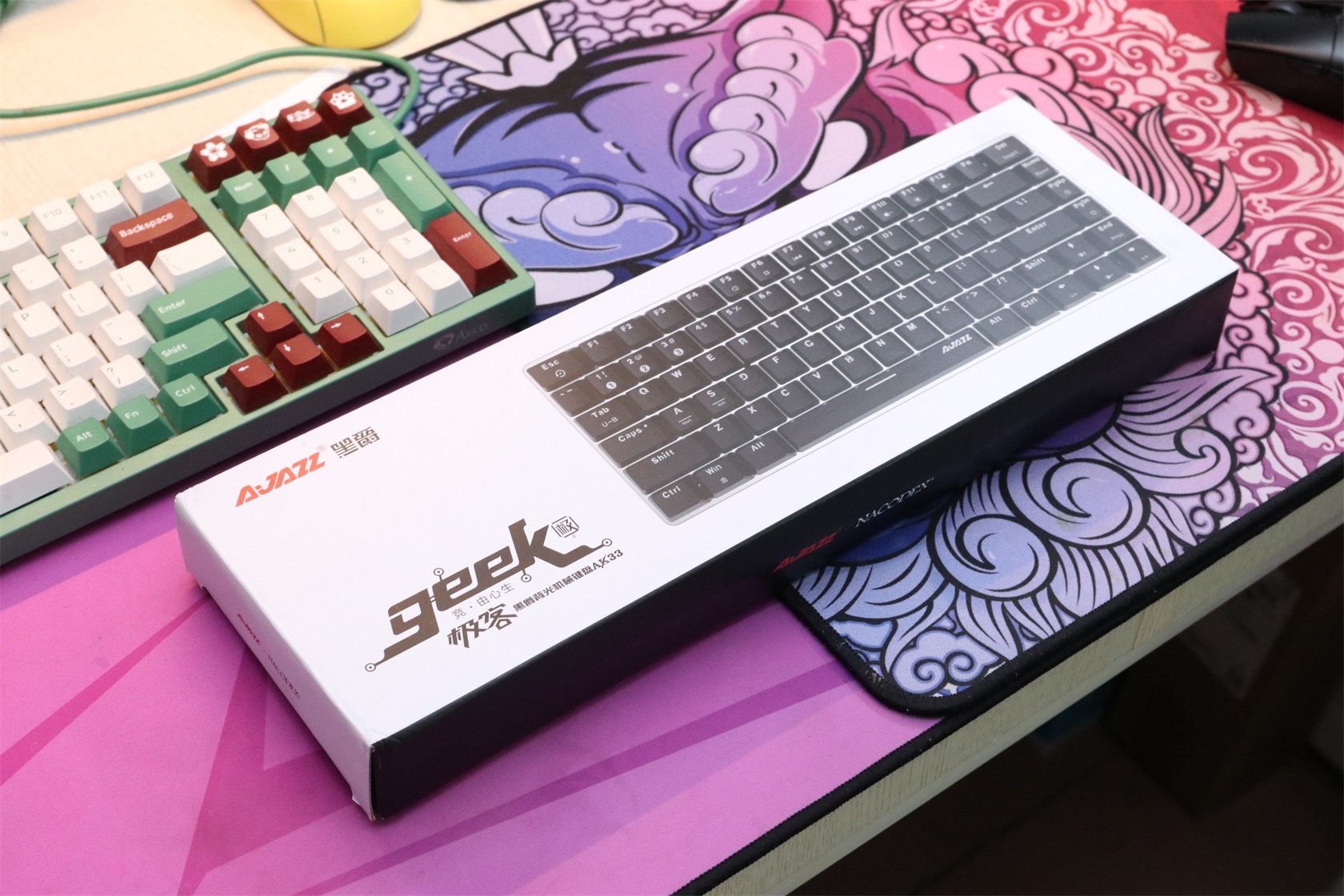 那款好用的小键盘终于出无线款了黑爵AK33分享