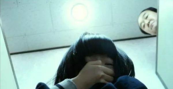 别脱,床边有个摄像头!*拍偷**产业链下,中国人再无隐私