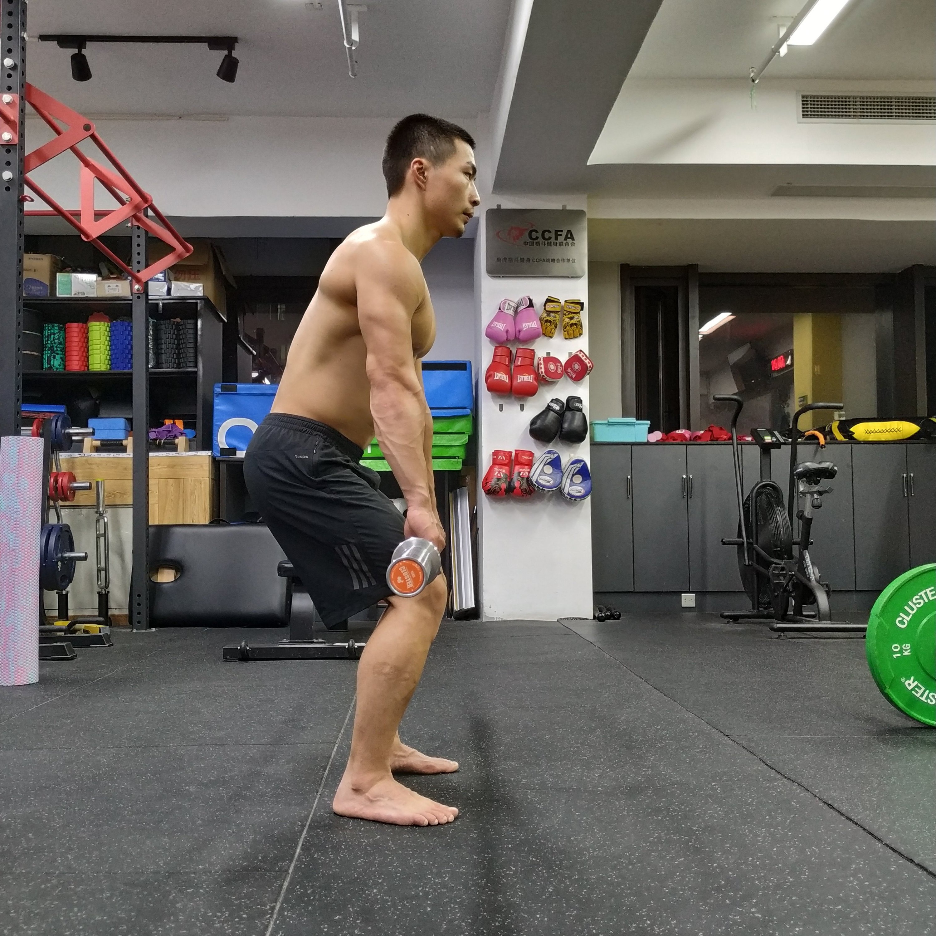 传统硬拉的正确方法,传统硬拉简单一点还是宽距硬拉难