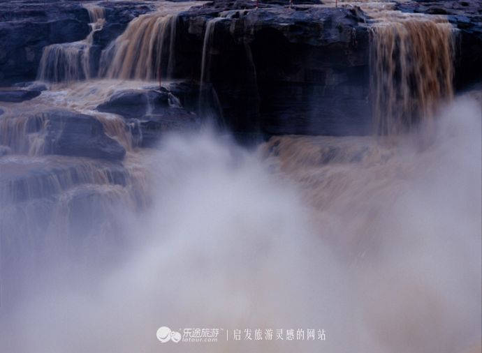 “盖河漩涡，如一壶然。”跃然纸上似惊鸿戏水