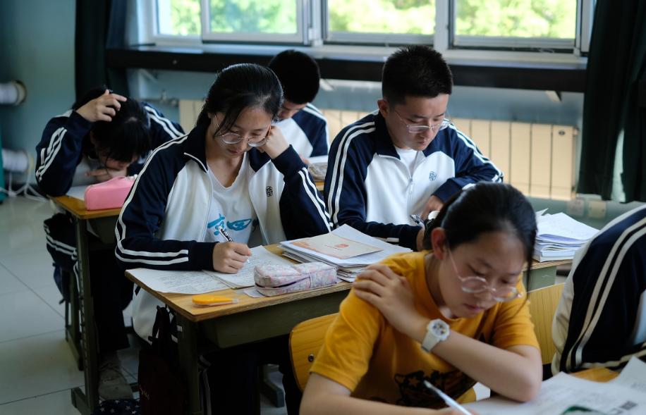 给班里矮的女生起外号奇葩称呼,给班里男生取一个可爱外号