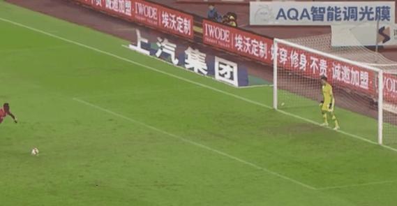 中超奇葩点球,中超15分钟2次巨大争议判罚