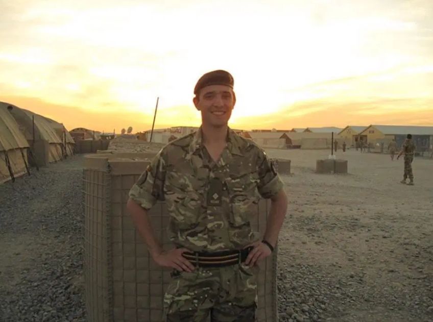 一对男女互换性别,一见钟情后生儿育女:有爱,性别有什么关系?