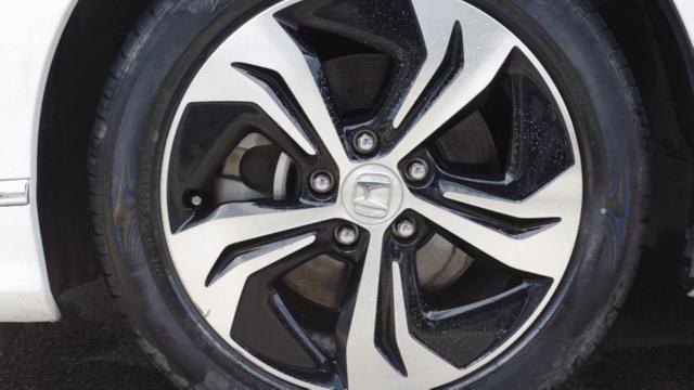 汽车塑料上的污渍怎么去除,汽车上的油烟污渍如何处理