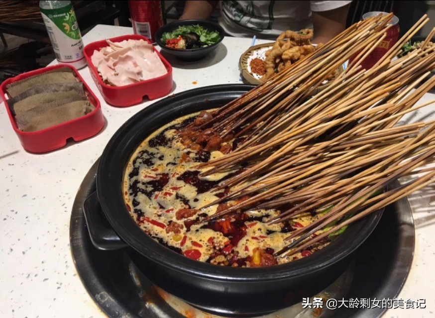 成都美食小吃视频,品尝成都美食必吃的十大名小吃