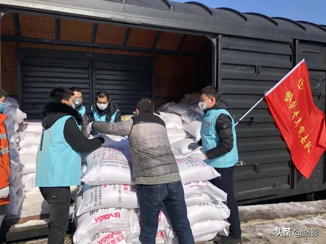 抗击疫情守护平安摄影征稿,战疫情保春运铁路警察在行动