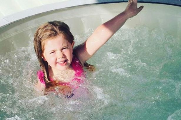 12岁孩子洗澡耳朵发炎,8岁小女孩脑膜炎被遗弃