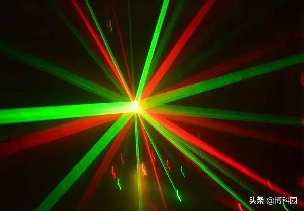完美的光源！随机反激光器，完全吸收某种颜色的光