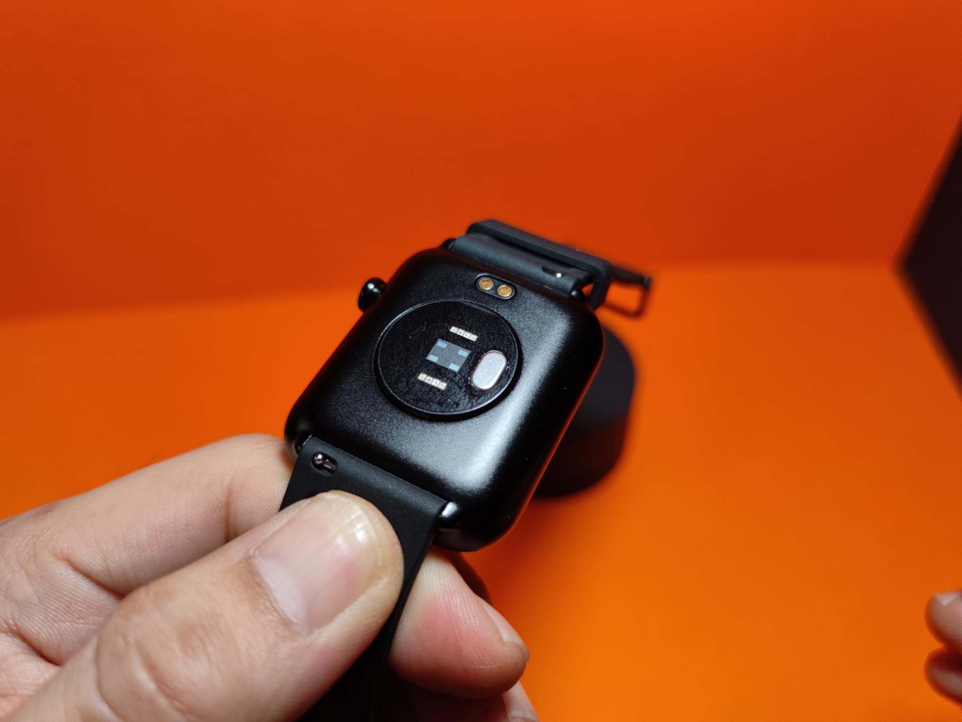 能测气温气压的智能手表,可监测体温和血糖的手表