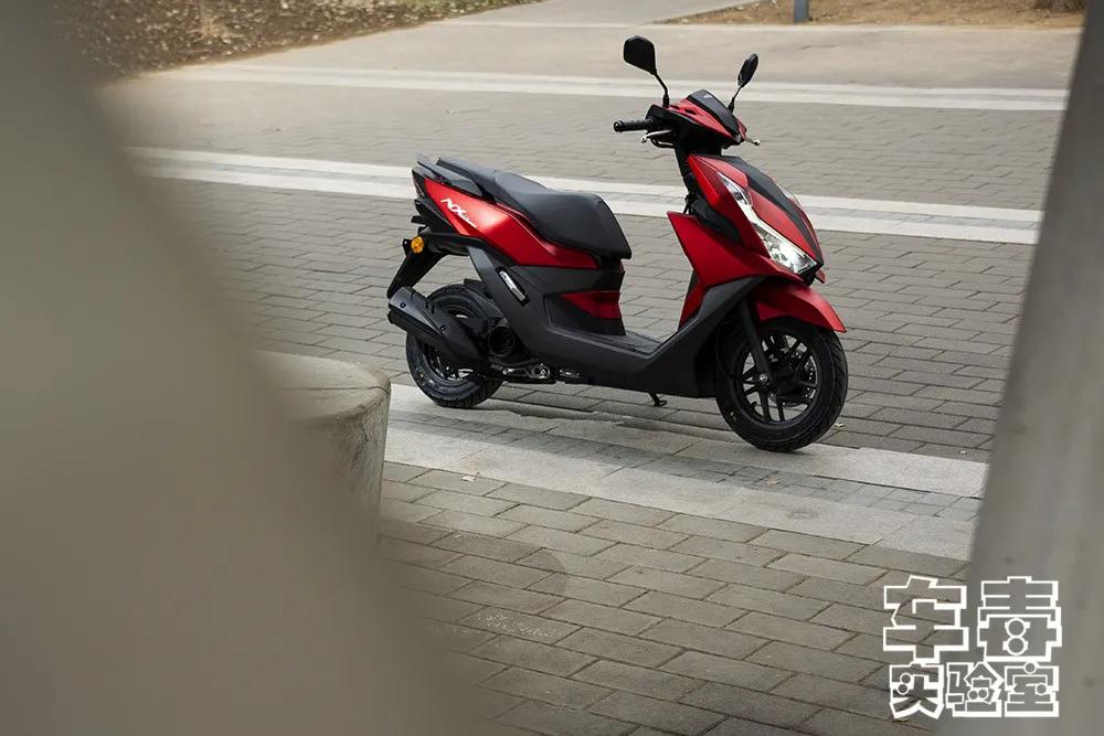 五羊本田踏板车nx125测评,本田nx125和豪爵uy125哪个动力好