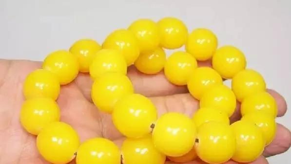 琥珀跟蜜蜡哪个好,秒懂翡翠和玉的区别