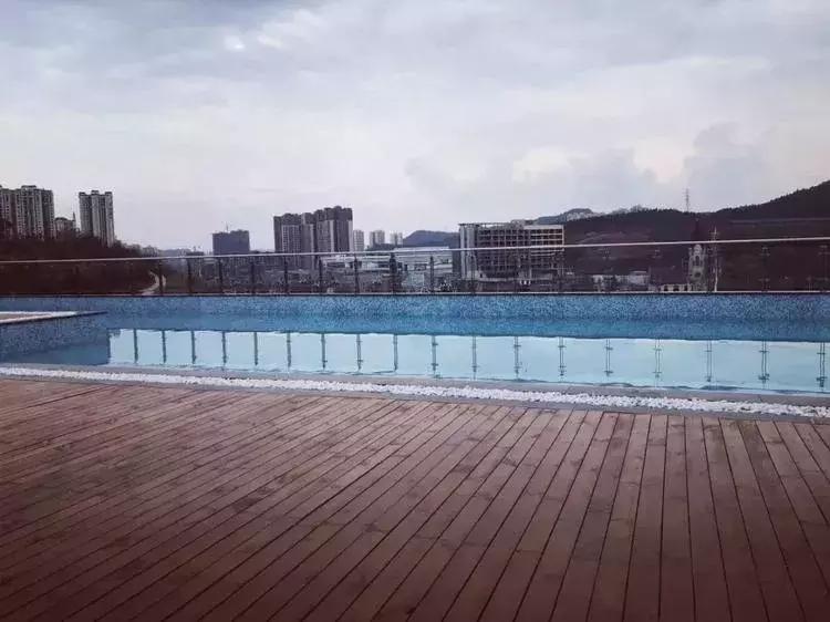 周末38℃高温来袭！南充各区游泳全攻略，16个泳池让你瞬间降温