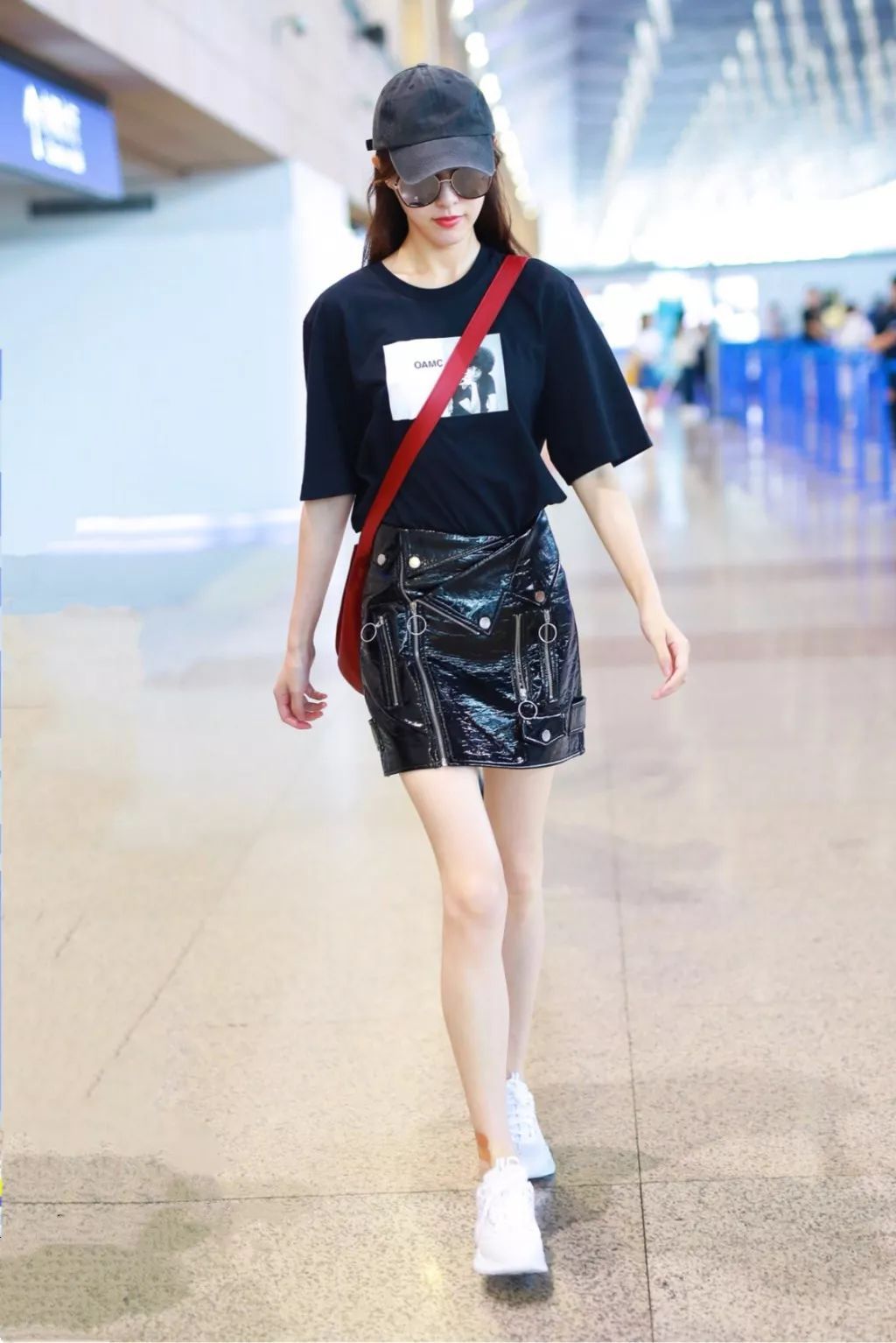 想要帅气又时髦皮裙是最好的选择,皮裙怎么穿更时髦