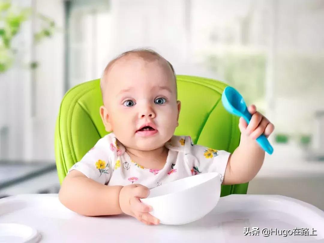 母亲将咬碎食物放到11个月孩子嘴里！孩子差点没了命！无知啊