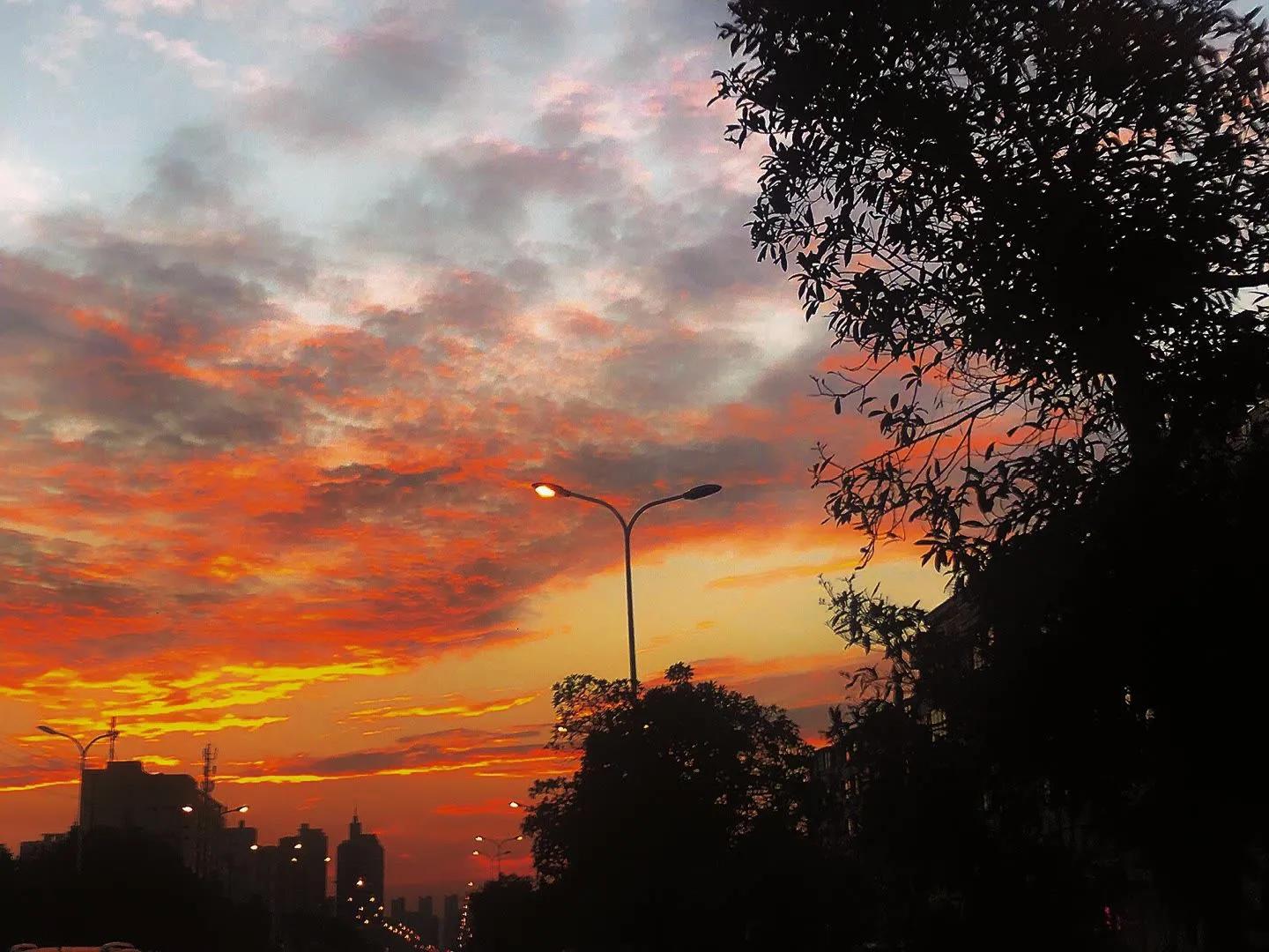 宇航员动态壁纸高清全屏120帧竖屏,太空壁纸高清4k宇航员火箭卡通