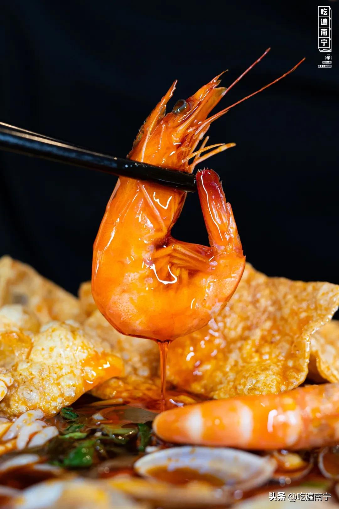 最近有一家特别火的螺蛳粉店,广西南宁西乡塘皇冠螺螺蛳粉