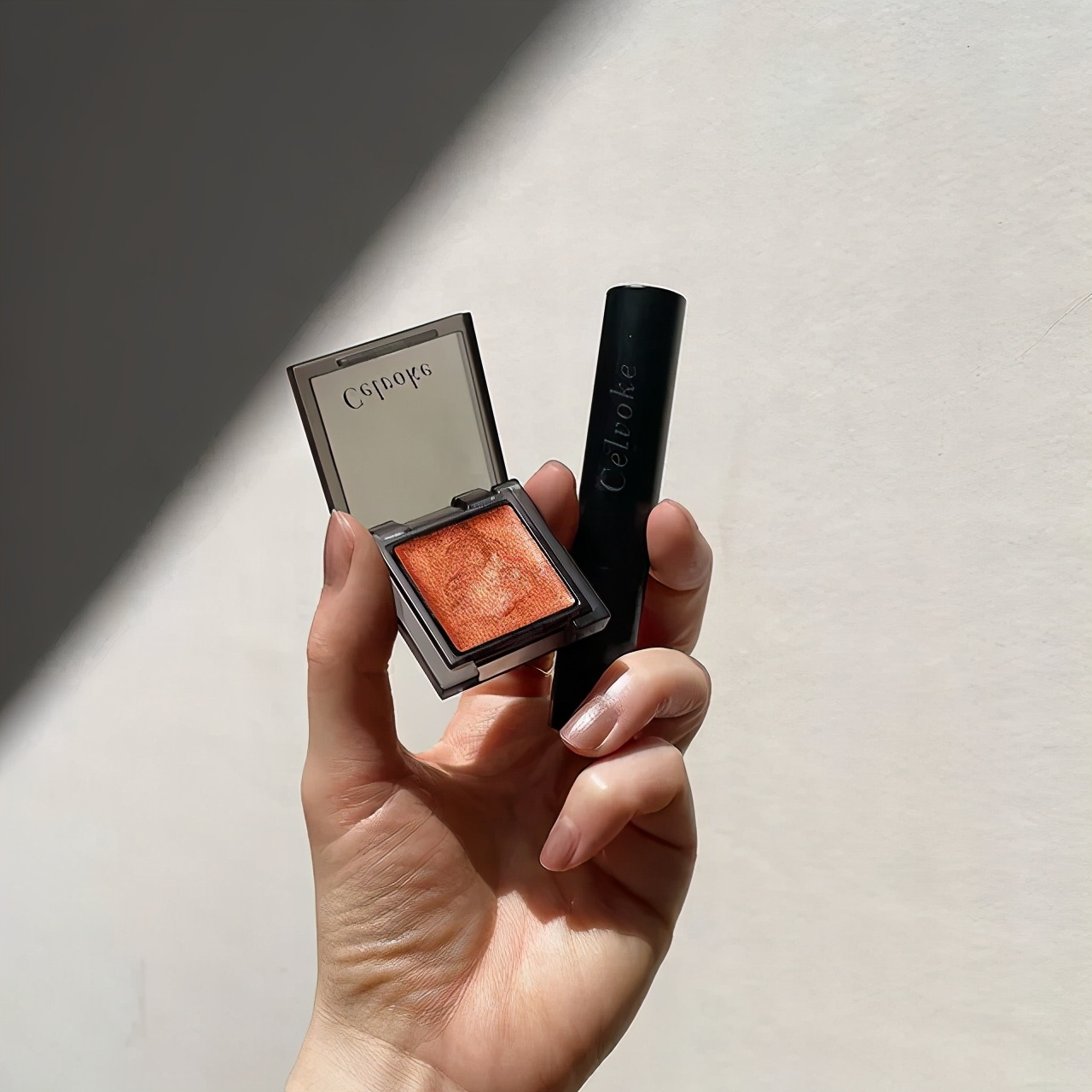 夏日的浪漫洗衣液香味持久留香,真丝护色洗衣液桑蚕丝专用