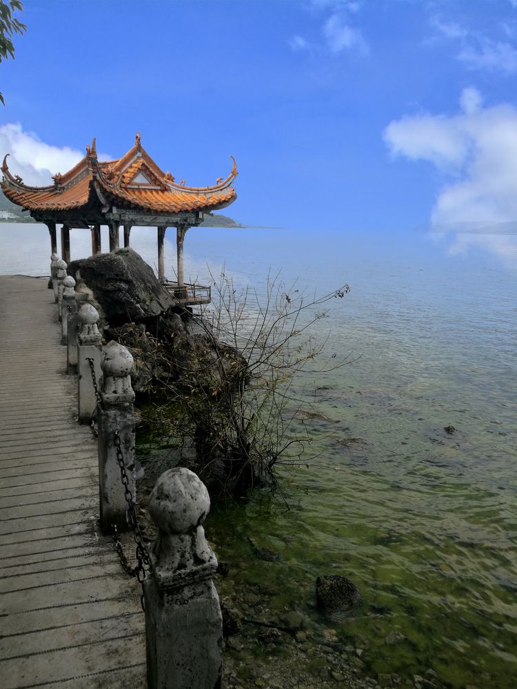 抚仙湖孤山上有什么景点,抚仙湖里的小岛