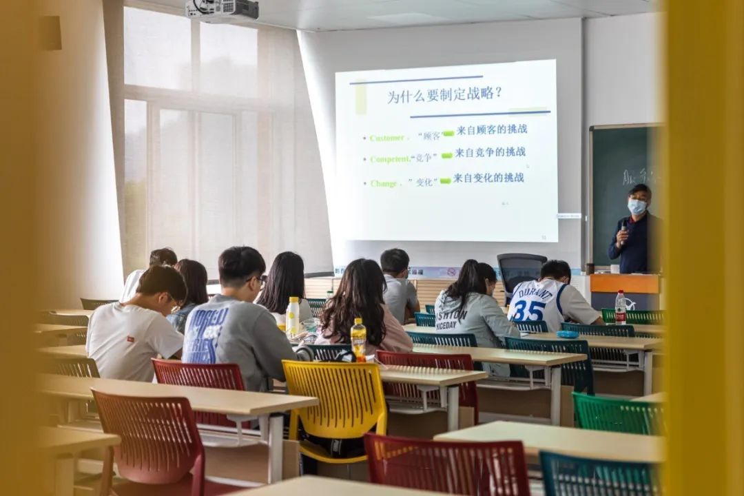 2022浙江万里学院招生简章,浙江万里学院课上提问