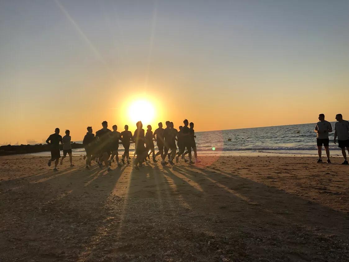 迪拜日记|海边跑步健身房加练！中西式厨师团队全程保障！