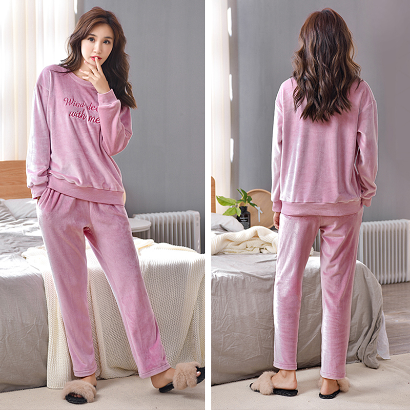 天气转凉了秋装先买两套穿起来,别急着买衣服