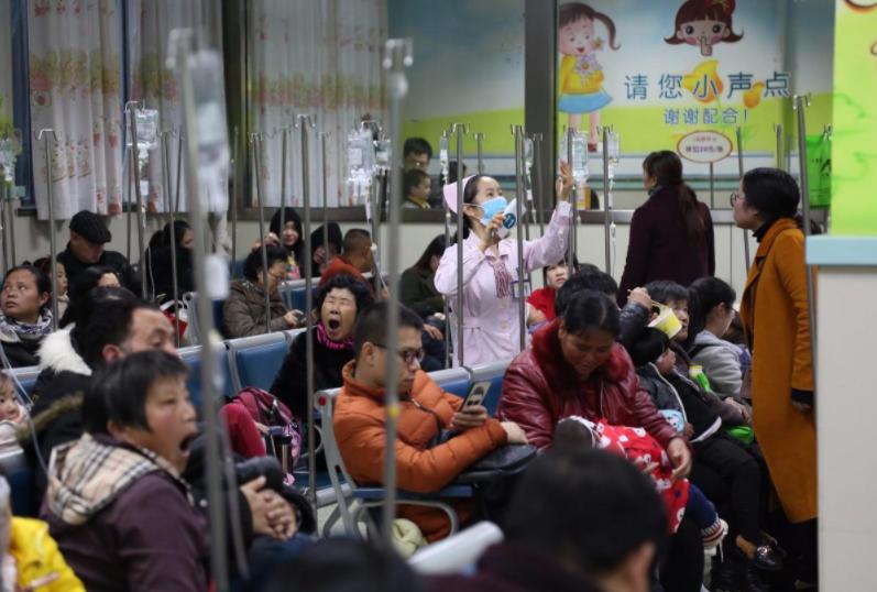 孩子背上长出“怪毛”,妈妈直接薅断,不料把娃薅进了ICU