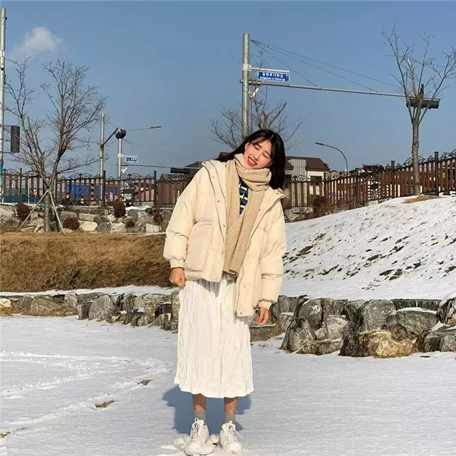 羽绒服小个子内搭裙145-150高级感,小个子羽绒服搭半身裙长度