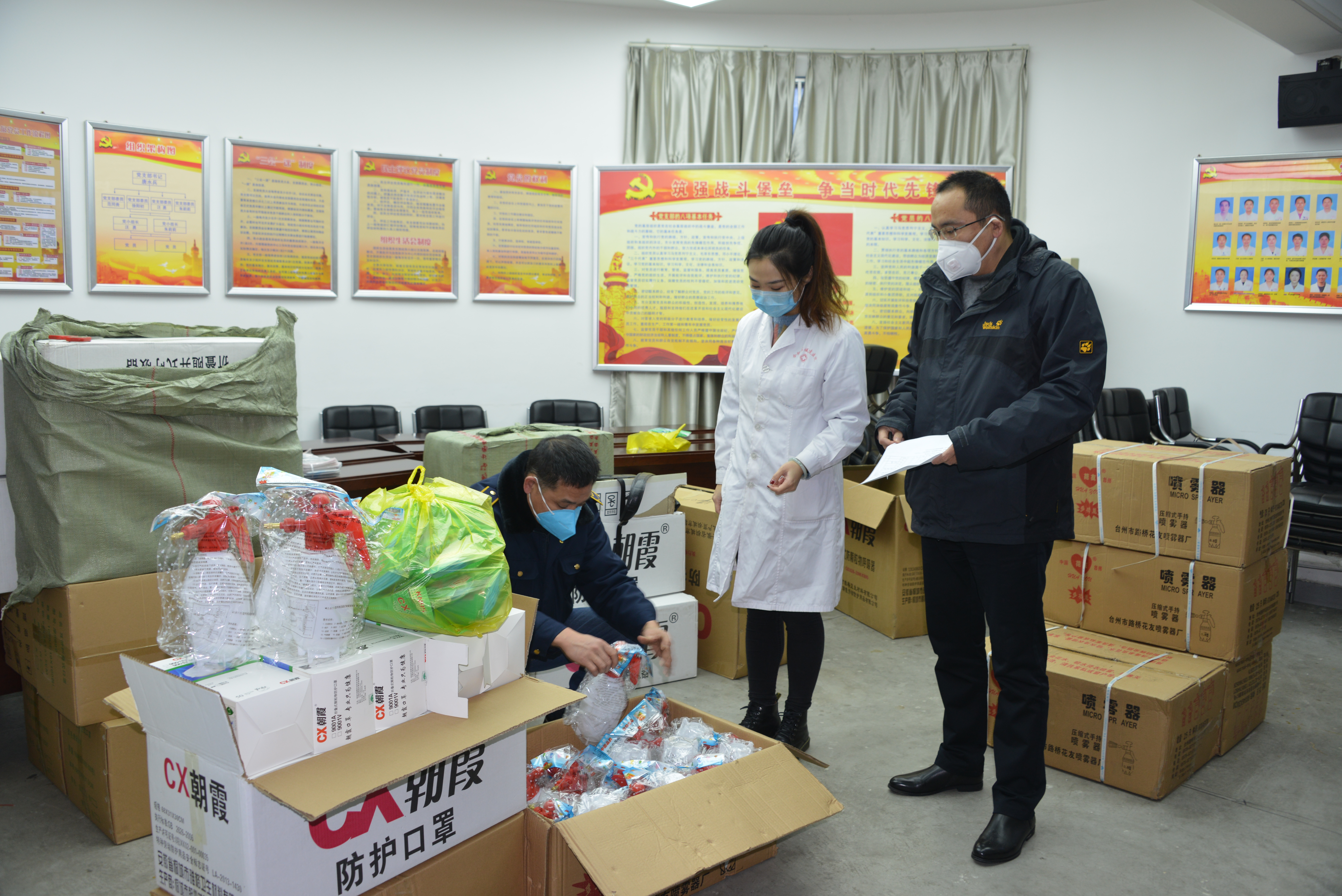 央视播报抗击疫情的党员事迹,疫情防控勇当战斗员