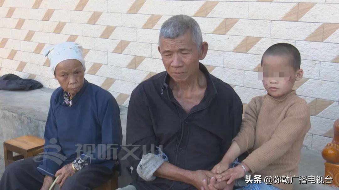 2岁孩子自虐是怎么造成的,9岁儿童自虐症状