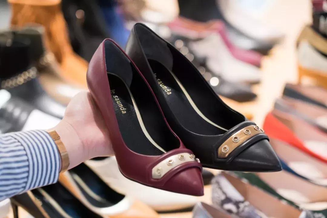 莱尔斯丹lesaunda包包官方旗舰店,莱尔斯丹包包档次怎样