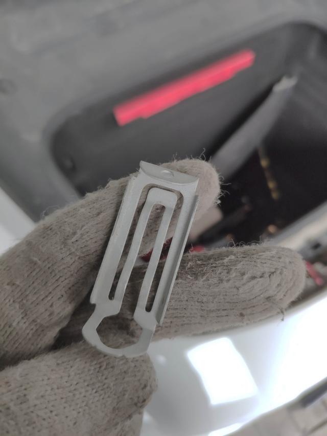 保时捷博克斯特拆前保险杠,保时捷博克斯特前保险杠怎么拆