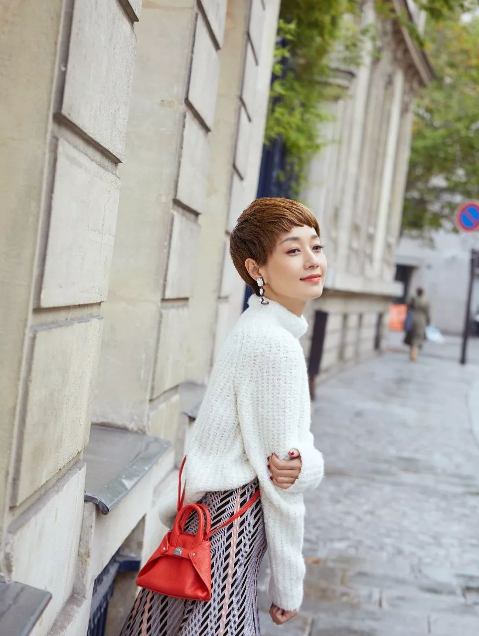 吴谨言模仿baby白头发,吴谨言与angelababy对比