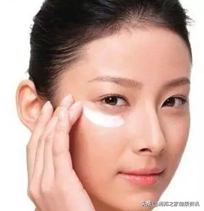 爱长脂肪粒适合用哪种眼霜,用了雅诗兰黛眼霜长脂肪粒