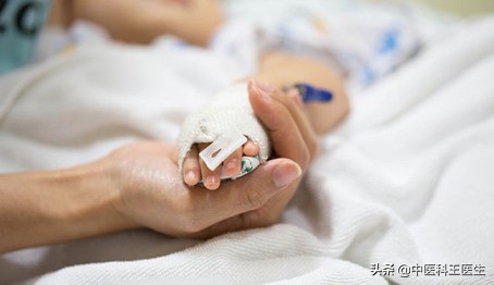 新生儿时期一种比较常见的疾病“鹅口疮”，该如何护理