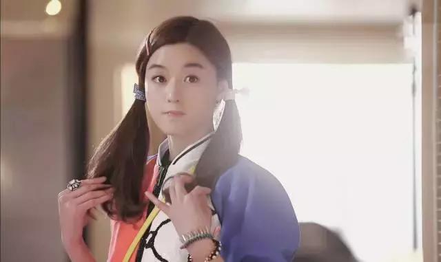 小姐姐想要美颜也要健康，模特粉底液的选择技巧，打造时尚底妆！