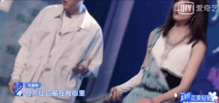 乃万在《青春有你》减肥成功？轻松驾驭短款上衣，性感又不失帅气