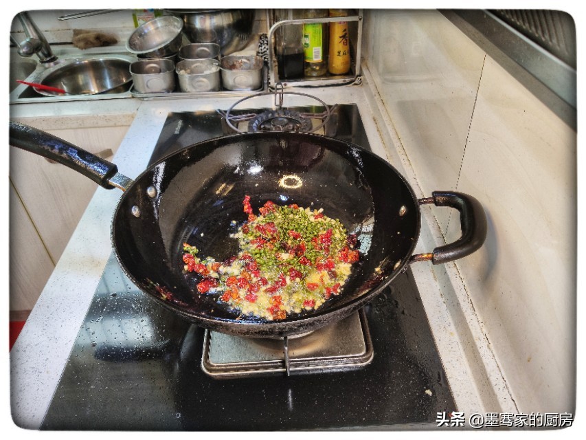 分享一道美味牛蛙的做法,不一样的牛蛙的做法