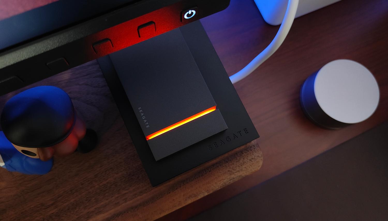 游戏宅的电脑桌面,游戏头戴式耳机rog棱镜s